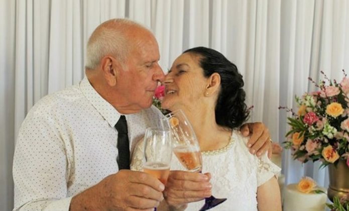 casal de idosos que se conheceu no tinder se casa min Após um ano de “match”, idosos que se conheceram no Tinder oficializam união casal de idosos que se conheceu no tinder se casa min